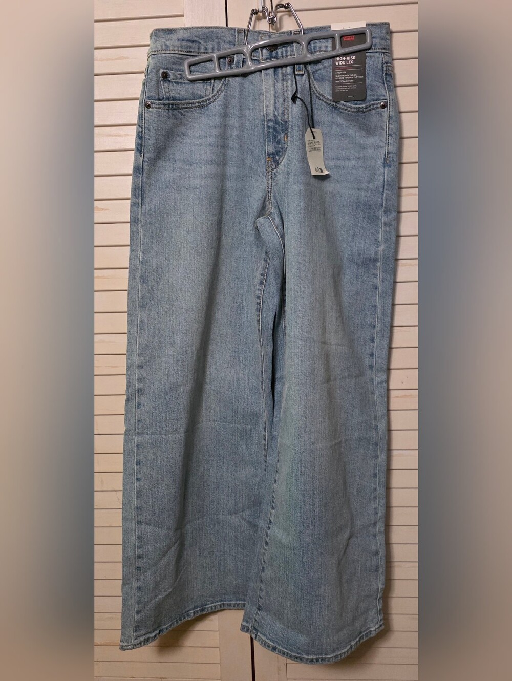 NWT Levi’s High-Rise Wide Leg Jeans Light Wash - Size 27